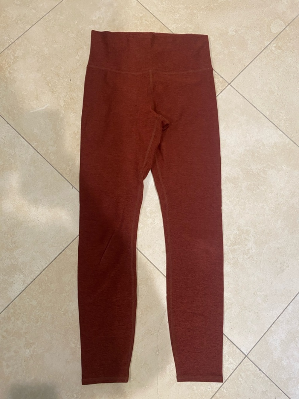 Vuori Halo Essential Legging in Red